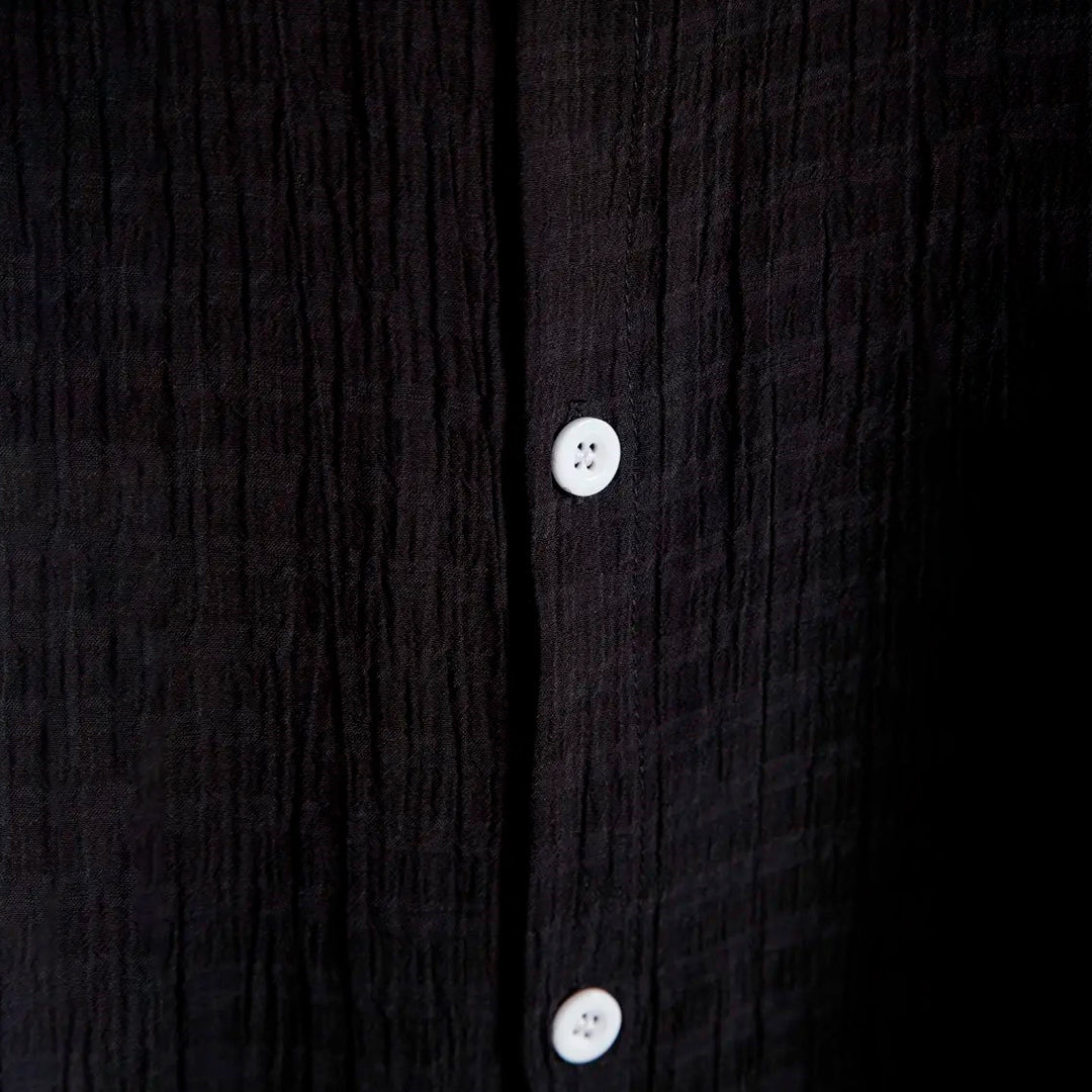 Modern basic short-sleeved shirt