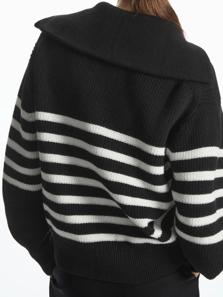 Women's knit sweater with zipper